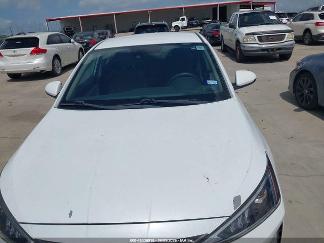 Hyundai ELANTRA Sel