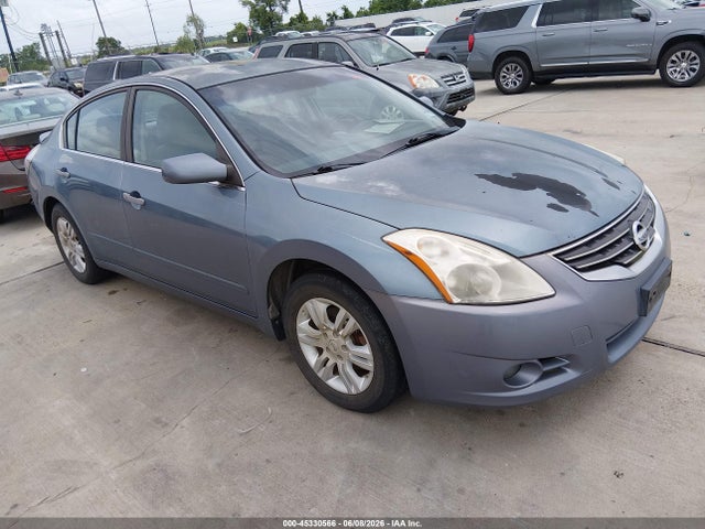 Salvage Nissan Altima Image