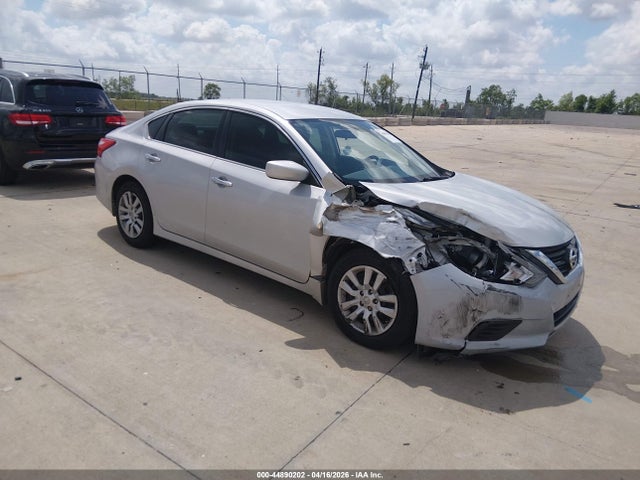 Salvage Nissan Altima Image