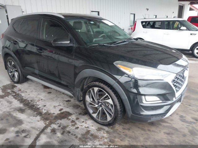 Salvage Hyundai TUCSON Image