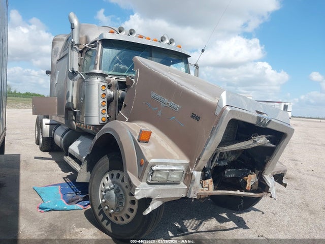 Salvage Western Star Auto Car Conventional Image