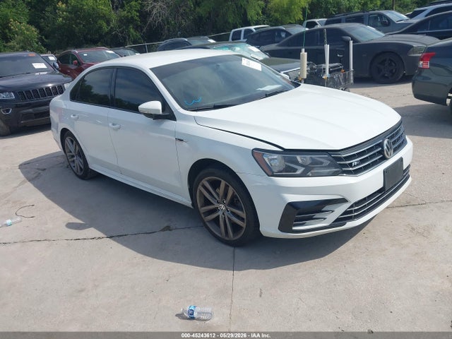 Salvage Volkswagen Passat Image