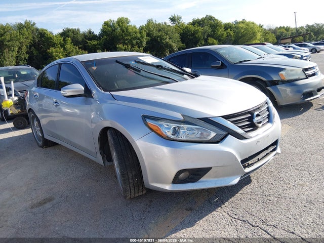 Salvage Nissan Altima Image
