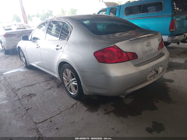INFINITI Q40