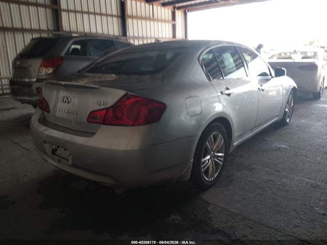 INFINITI Q40