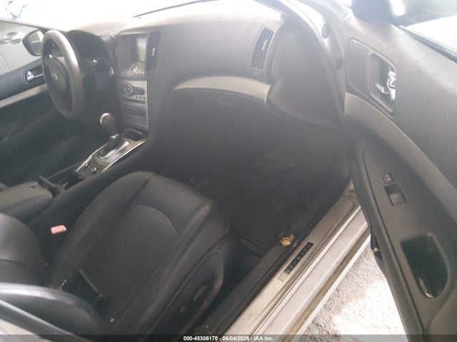INFINITI Q40