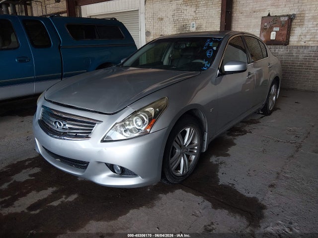 INFINITI Q40
