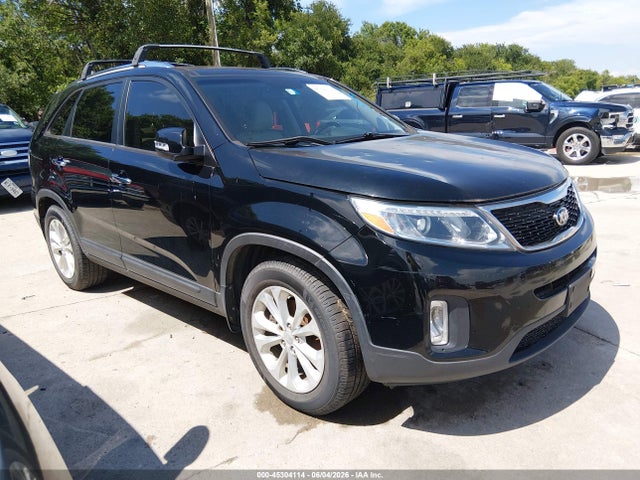 Salvage Kia Sorento Image