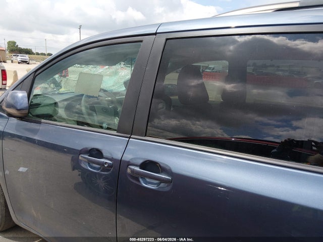Toyota Sienna Le V6 8 Passenger