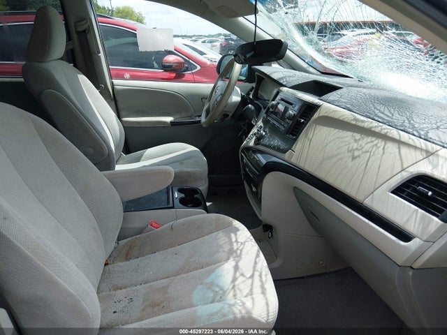 Toyota Sienna Le V6 8 Passenger