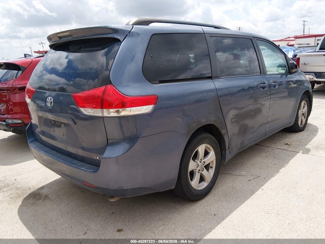 Toyota Sienna Le V6 8 Passenger