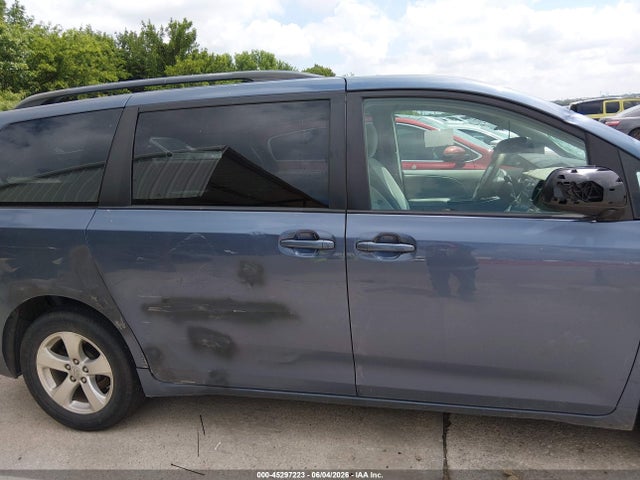 Toyota Sienna Le V6 8 Passenger