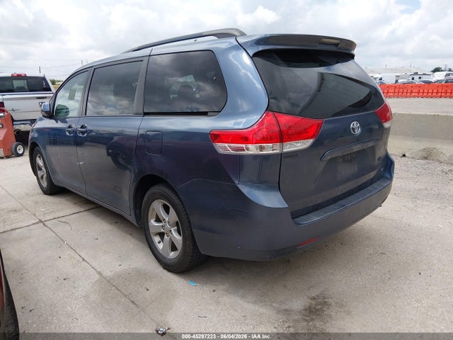 Toyota Sienna Le V6 8 Passenger