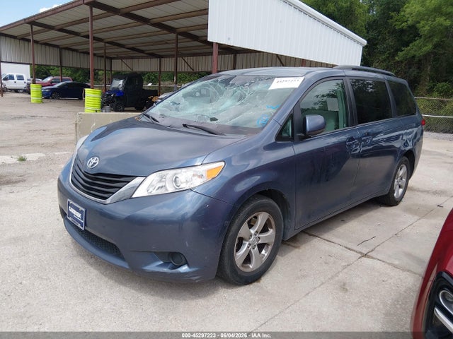 Toyota Sienna Le V6 8 Passenger