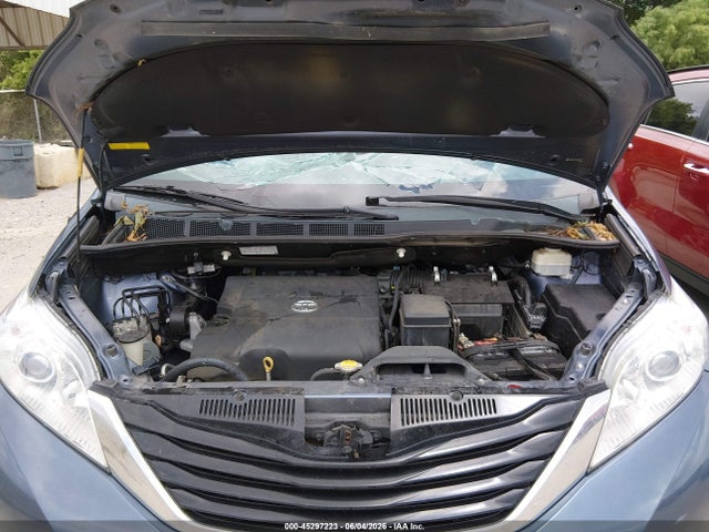 Toyota Sienna Le V6 8 Passenger