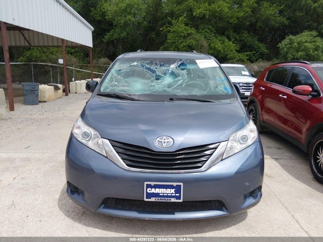 Toyota Sienna Le V6 8 Passenger