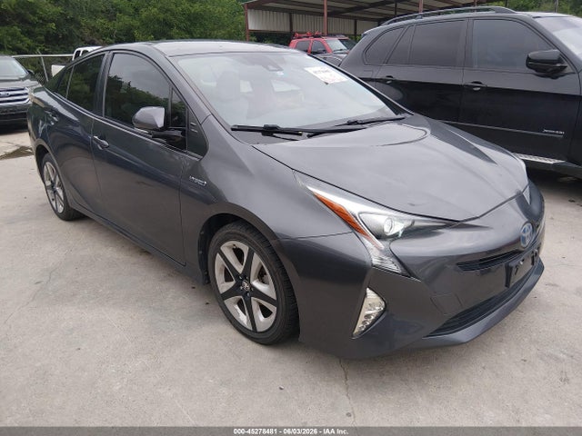Salvage Toyota Prius Image