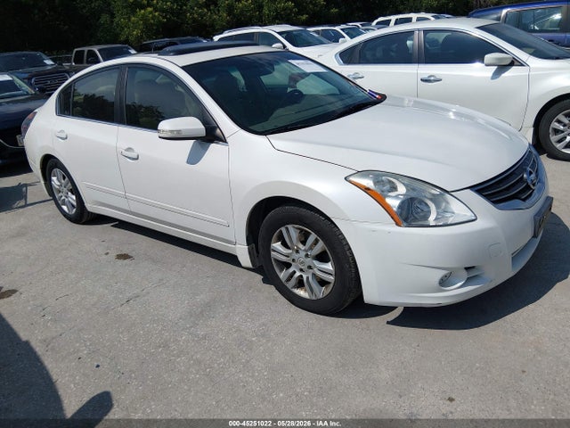 Salvage Nissan Altima Image