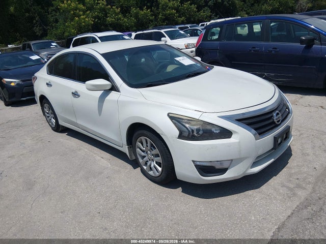 Salvage Nissan Altima Image