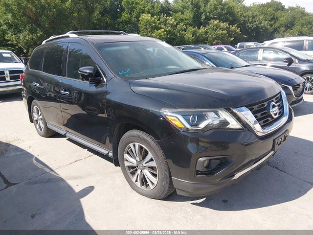 Salvage Nissan Pathfinder Image