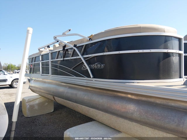 Silver Wave 2000 Pontoon