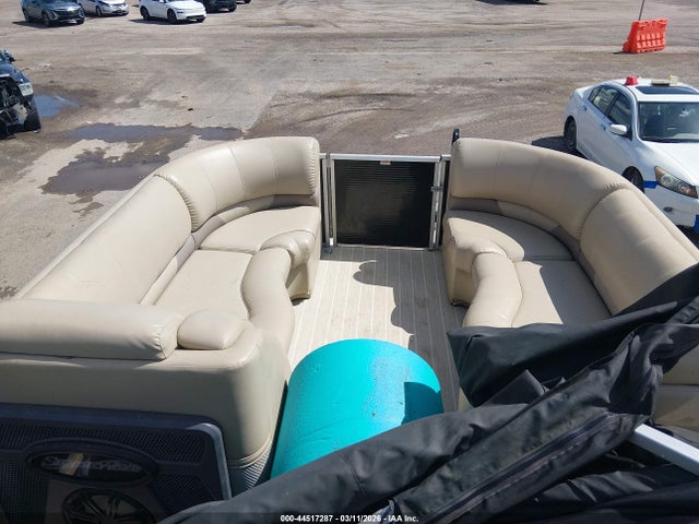 Silver Wave 2000 Pontoon