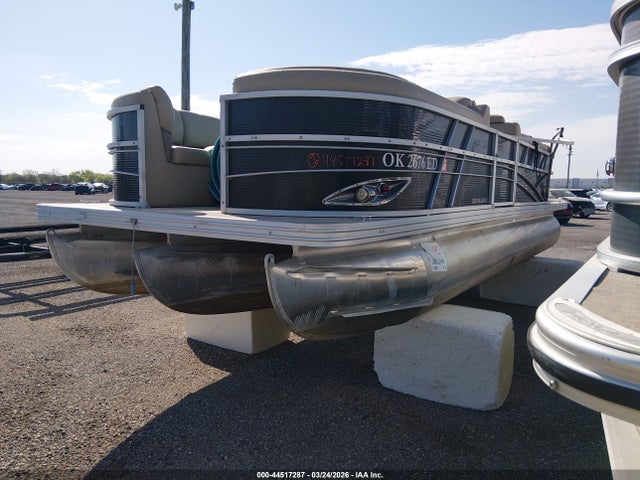 Silver Wave 2000 Pontoon
