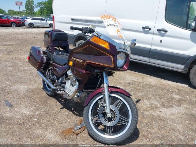 Salvage Honda Gl500 Image