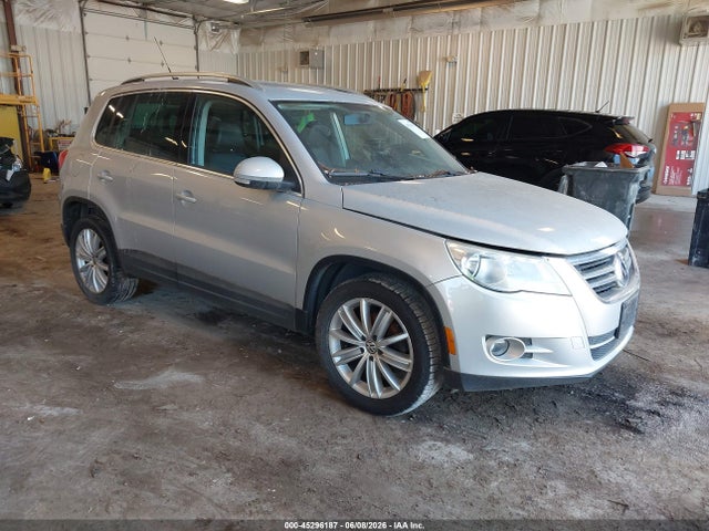 Salvage Volkswagen Tiguan Image