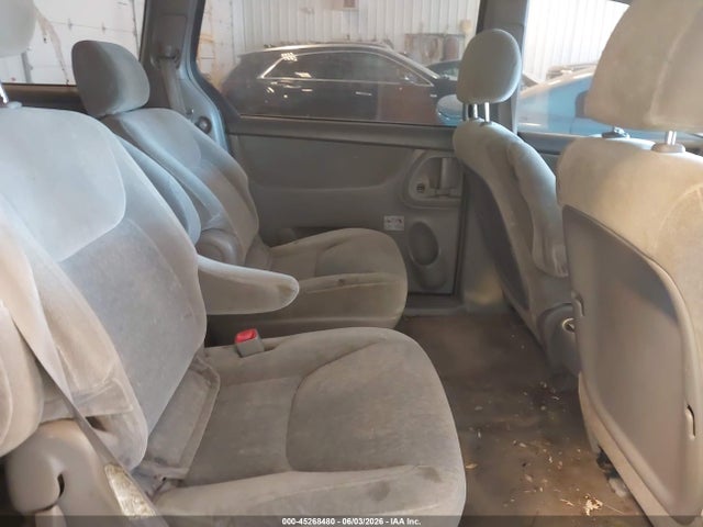 Toyota Sienna Ce