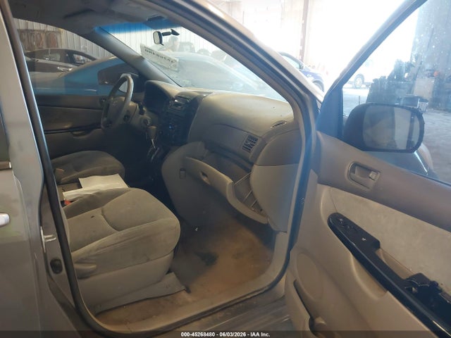 Toyota Sienna Ce