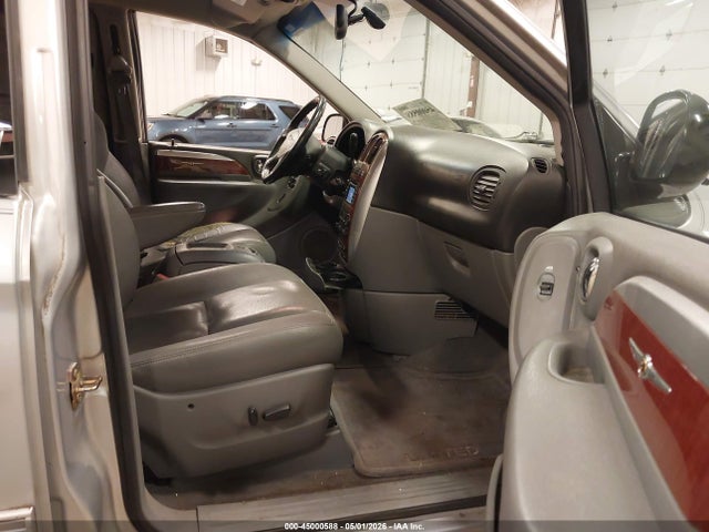 Chrysler Town & Country Limited