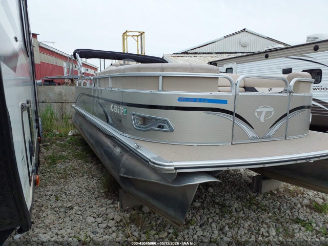 Salvage Tahoe Pontoon 21 Image