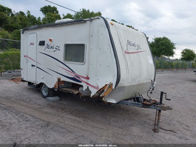 Salvage Gulf Stream Travel Trailer Image