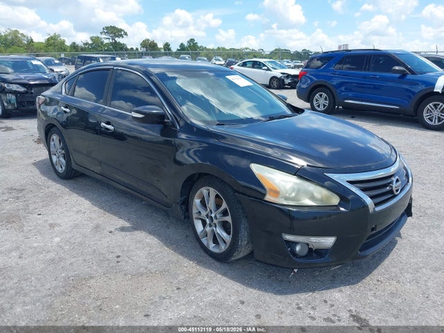 Salvage Nissan Altima Image