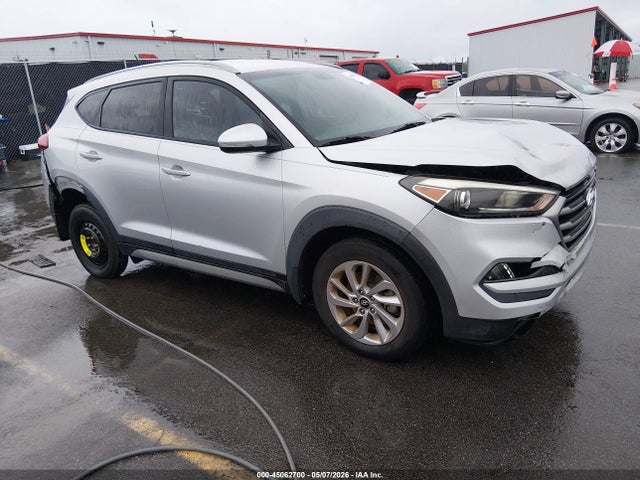 Salvage Hyundai TUCSON Image