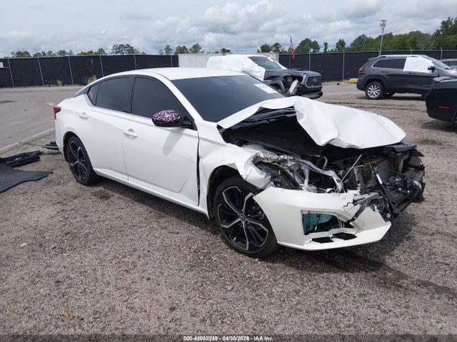 Salvage Nissan Altima Image