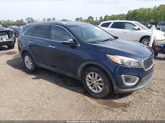Salvage Kia Sorento Image