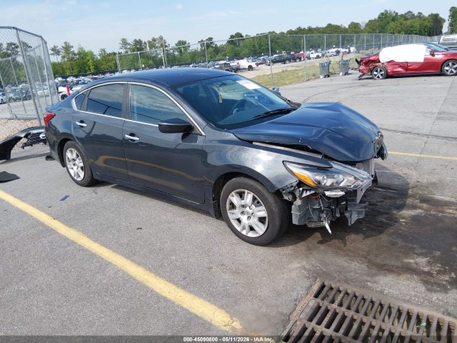 Salvage Nissan Altima Image