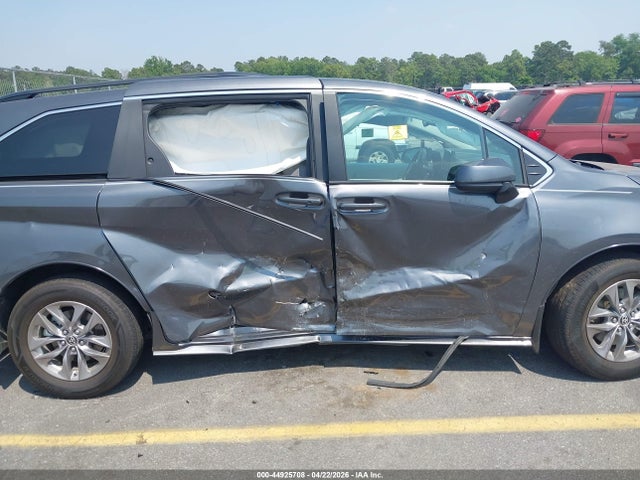 Toyota Sienna Le