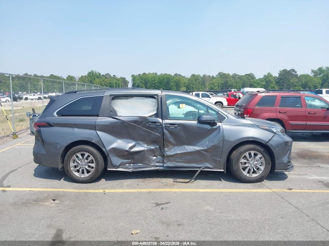 Toyota Sienna Le