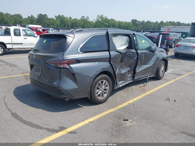 Toyota Sienna Le
