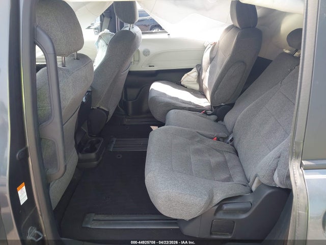 Toyota Sienna Le