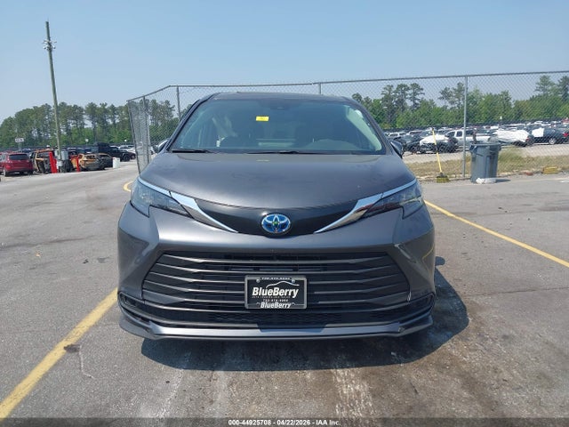 Toyota Sienna Le