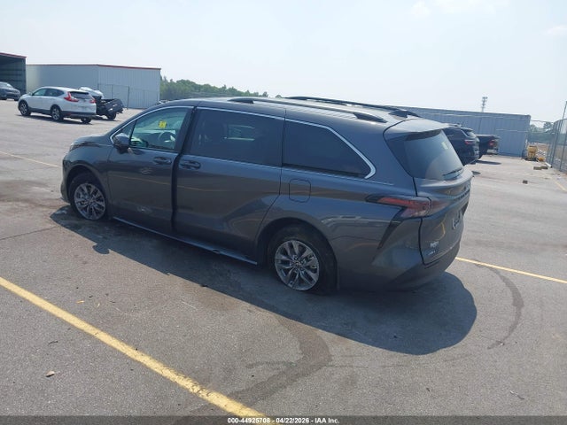 Toyota Sienna Le