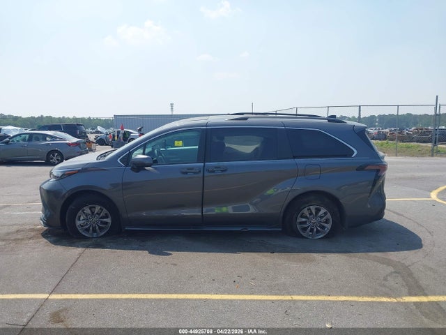 Toyota Sienna Le