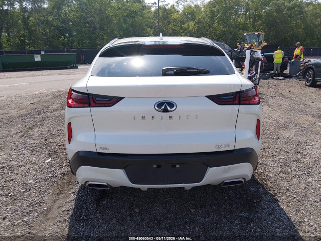 INFINITI Qx Essential Awd