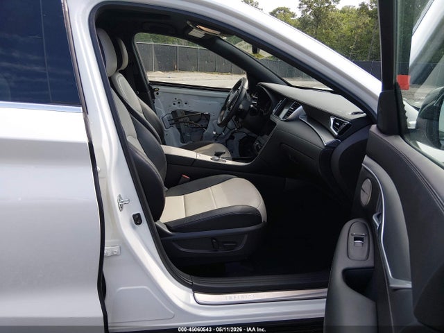 INFINITI Qx Essential Awd