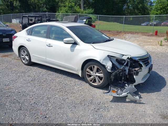 Salvage Nissan Altima Image