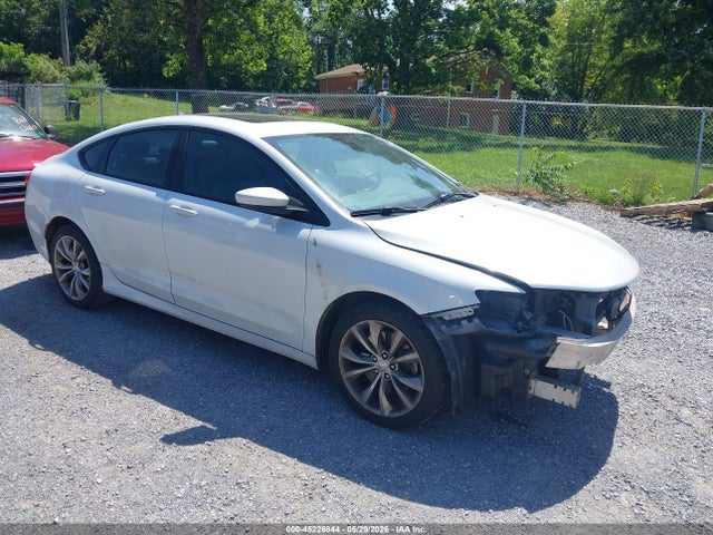 Salvage Chrysler 200 Image